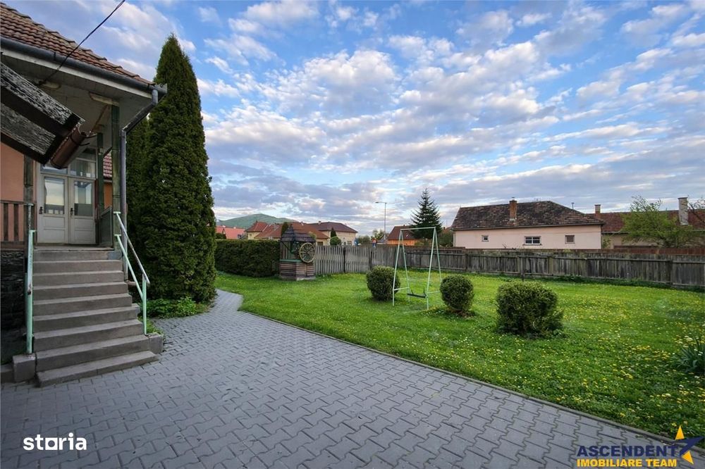 TUR 3D!In areal apreciabil,particulara casa cu 680 mp teren,Miercurea