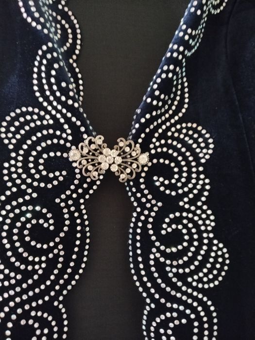 Жилет ою-өрнекпен