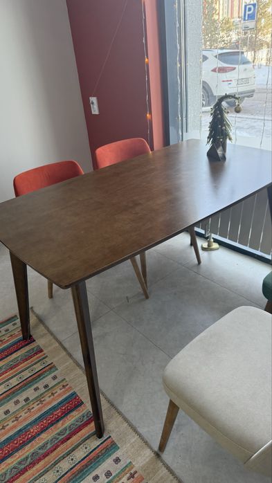 Продается шикарные столы и стулья