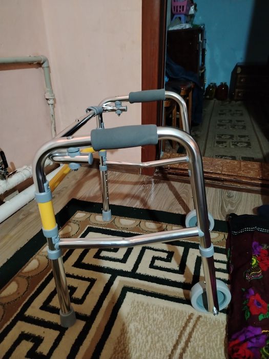 Детский ходунок для детей - инвалидов