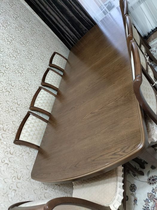 Гостевой стол с 12 стулями