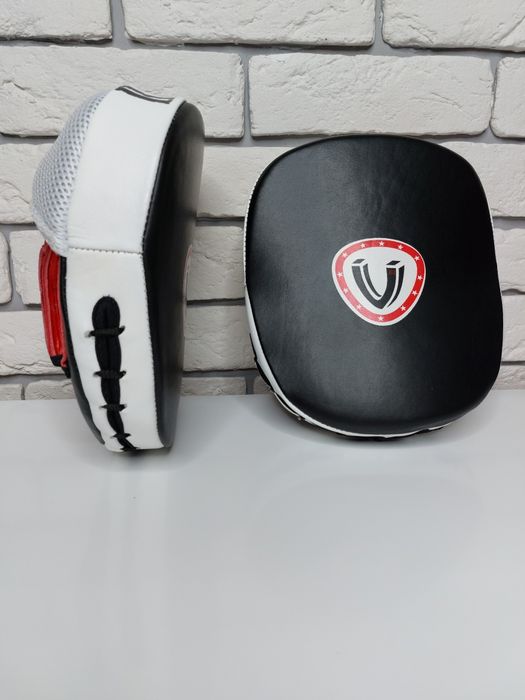 Лапы боксёрские.