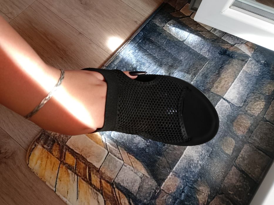 Продам босоножки новые