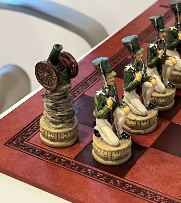 Луксозен Шах с исторически фигурки