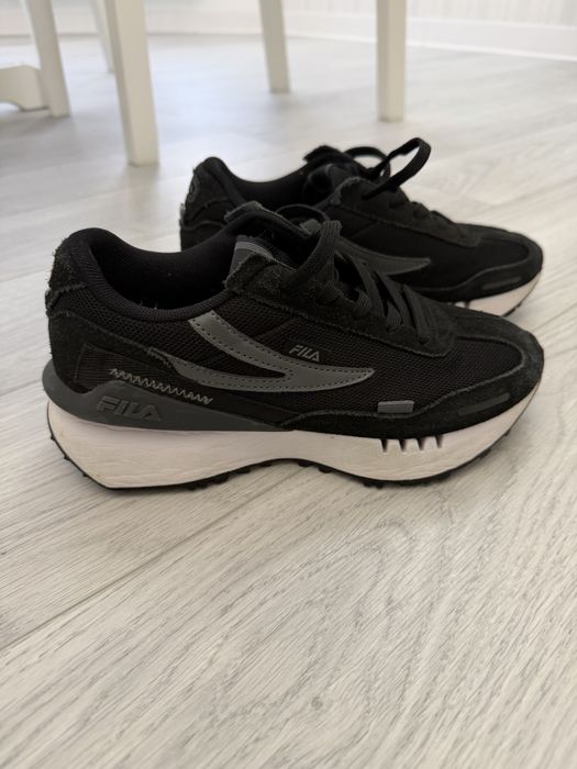 Adidasi Fila  36