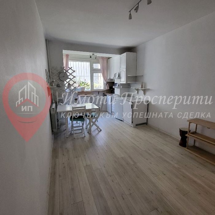 Продава се Тристаен апартамент в София, Център - 57 кв.м за 2746 €/кв.м - Снимка #2