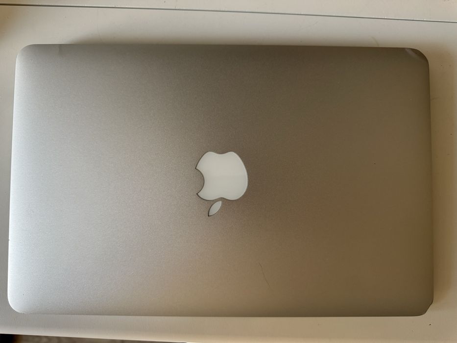 Продам MacBook Air Apple