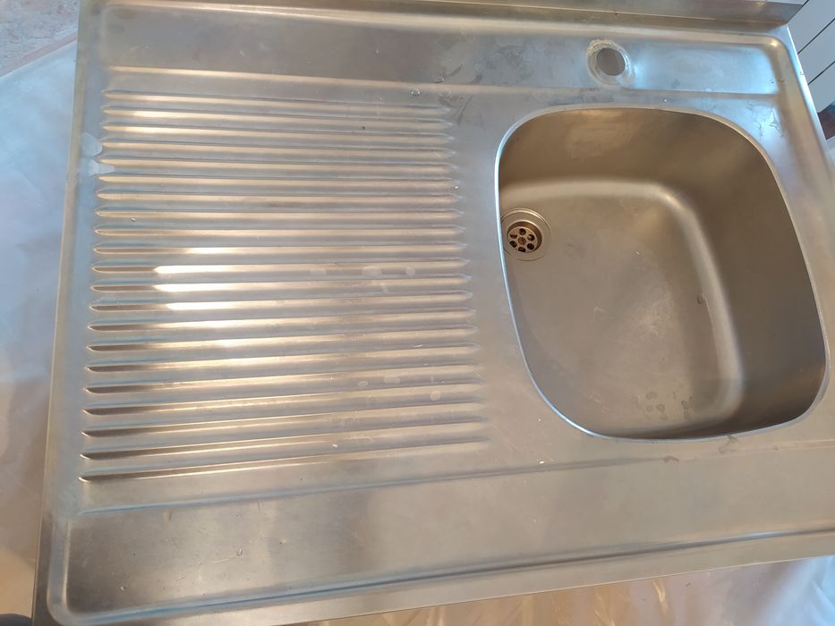 Продам люстру и мойку.