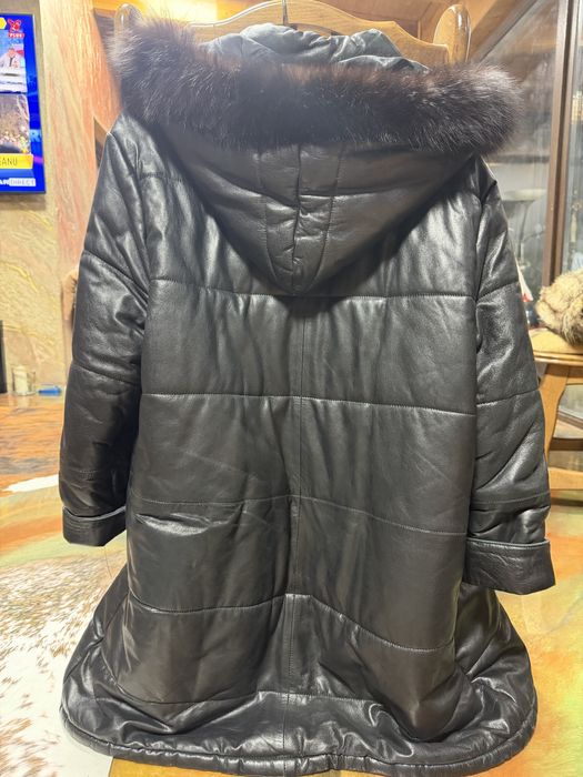 Geaca din piele naturala cu guler din blana de nutrie