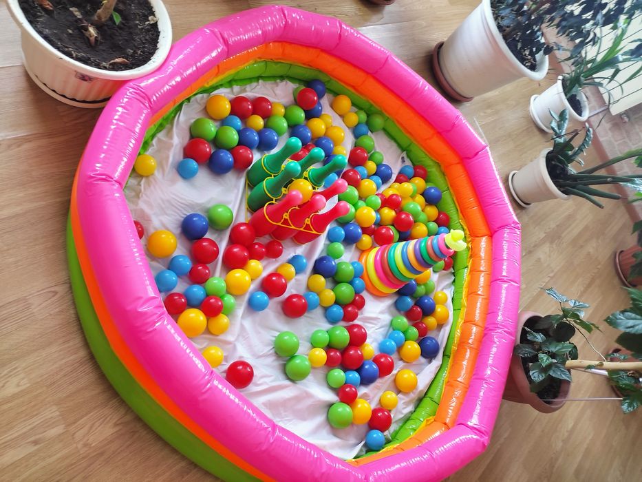 Бассейн с шариками 69 шт  + пирамидка с бойлингом