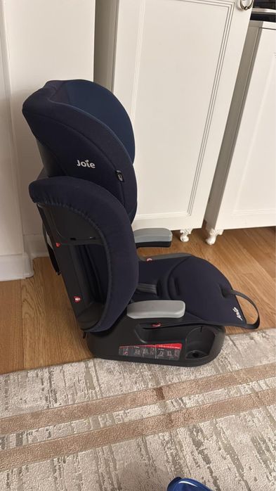 Продам автокресло 3-7 лет