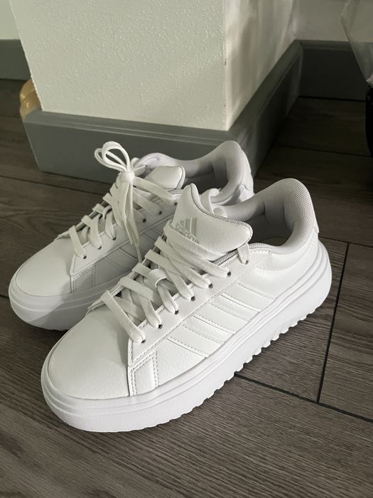 Adidasi ADIDAS - marimea 37 1/3