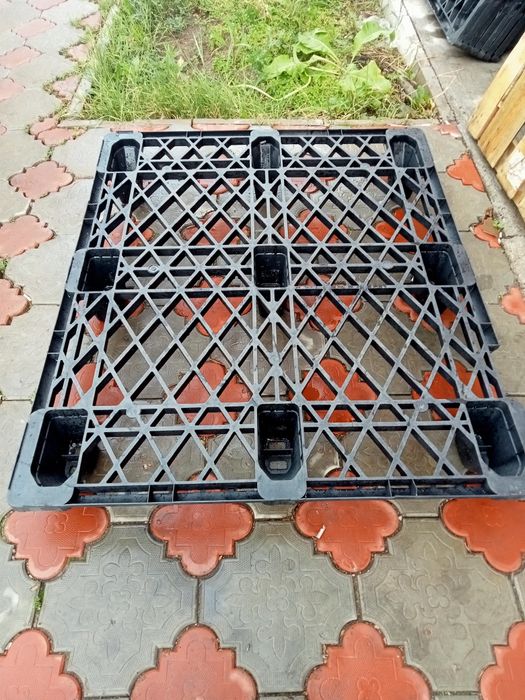 Пластиковые паллеты (поддоны)