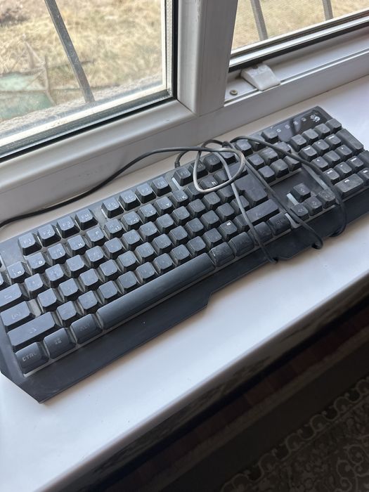 Игровая клавиатура с RGB-подсветкой