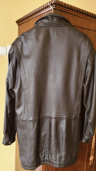 Vând haină de piele