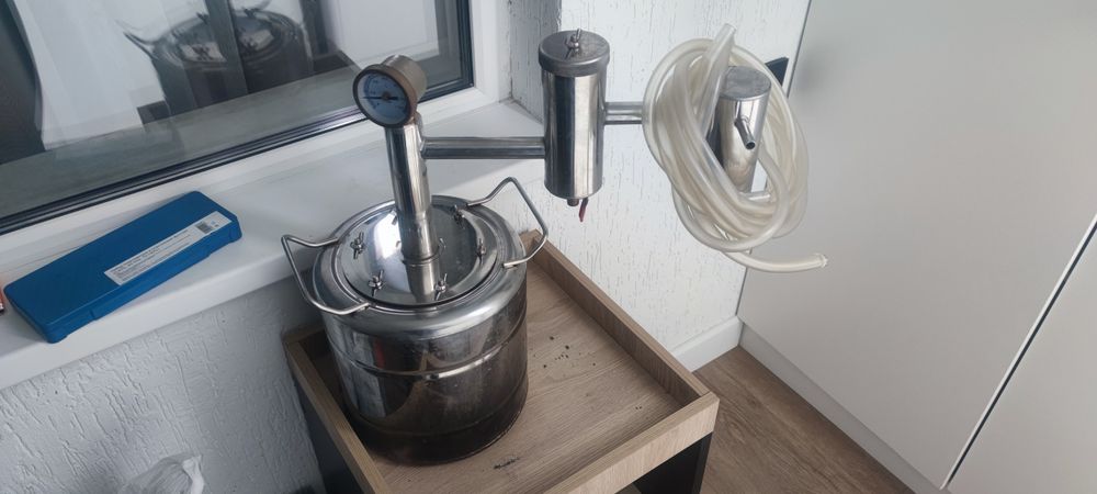 Дистилятор и бак