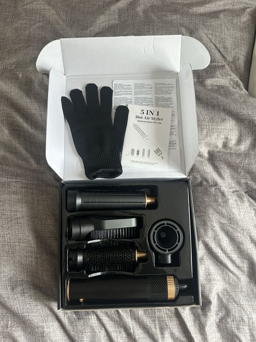 Aparat de coafat tip Dyson