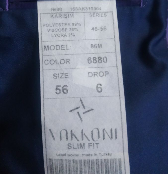 Продам срочно костюм тройку