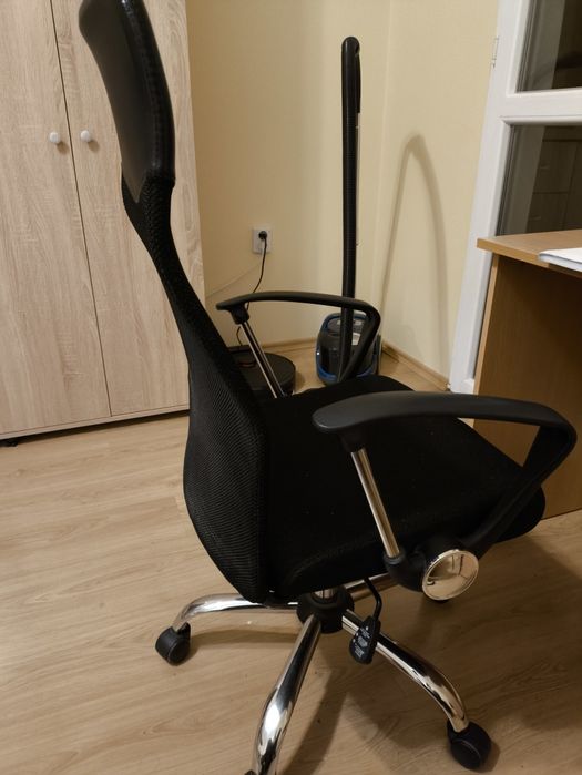 Ергономичен офис стол