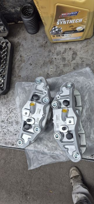 Предни спирачни апарати голф 5R32 а3 8p vr6