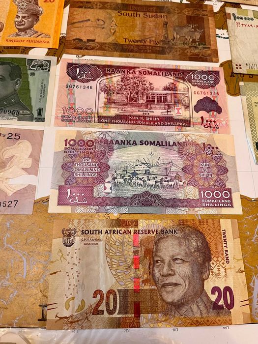 Банкноти от цял свят