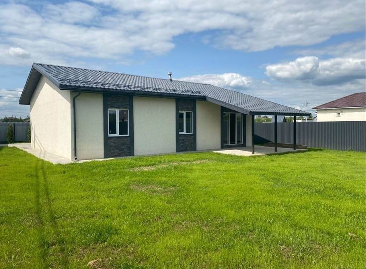 Vand case pe structura metalica din panouri sandwich termoizolante