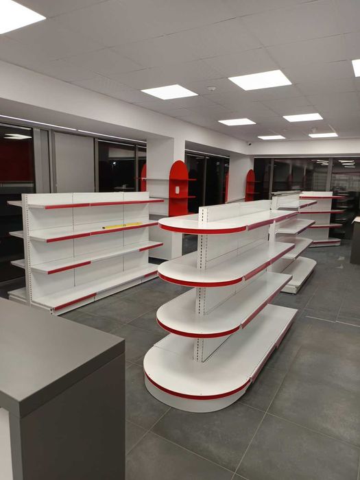 Двустранен островен стелаж метален с овални рафтове за магазини НОВ