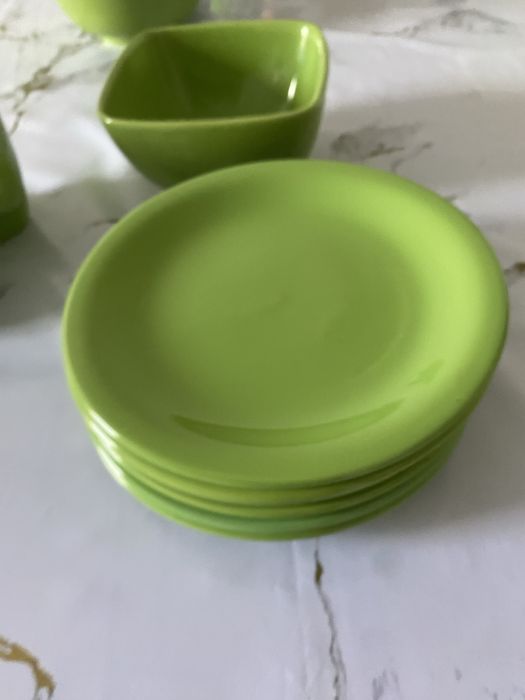 Вазы,тарелки, тёрки,сушилка.