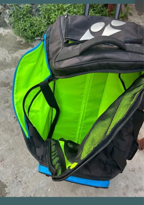 Geanta tenis Yonex stil trouler