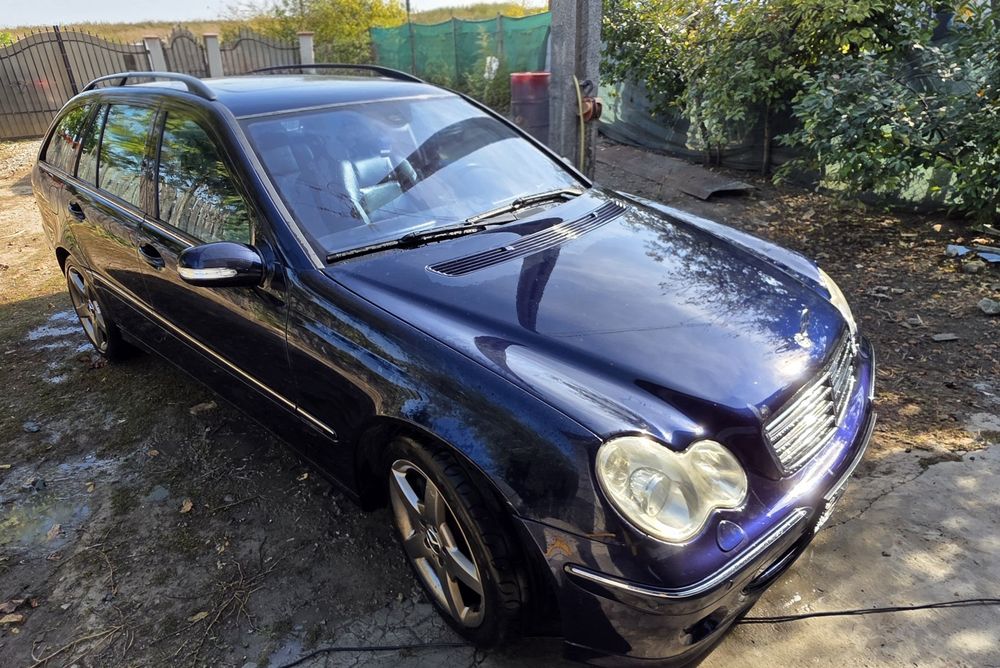 Vând Mercedes C 220