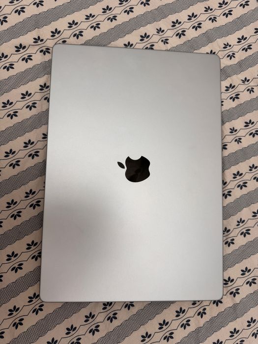 Macbook Pro M2 16-inch