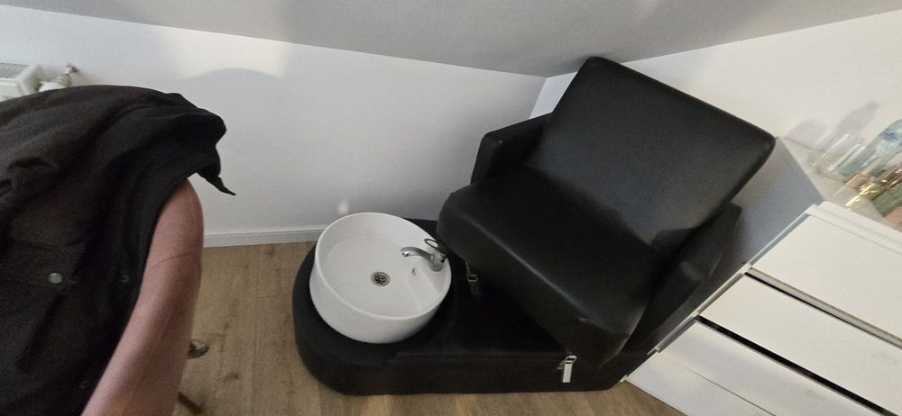 Scaun pedichiură profesional cu bazin – confortabil și elegant