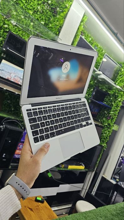 Yigitlar va qizlarning orzusi MACBOOK i5 larga AKSIYA!