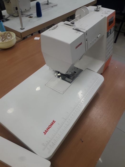 Петельная машинка Janome