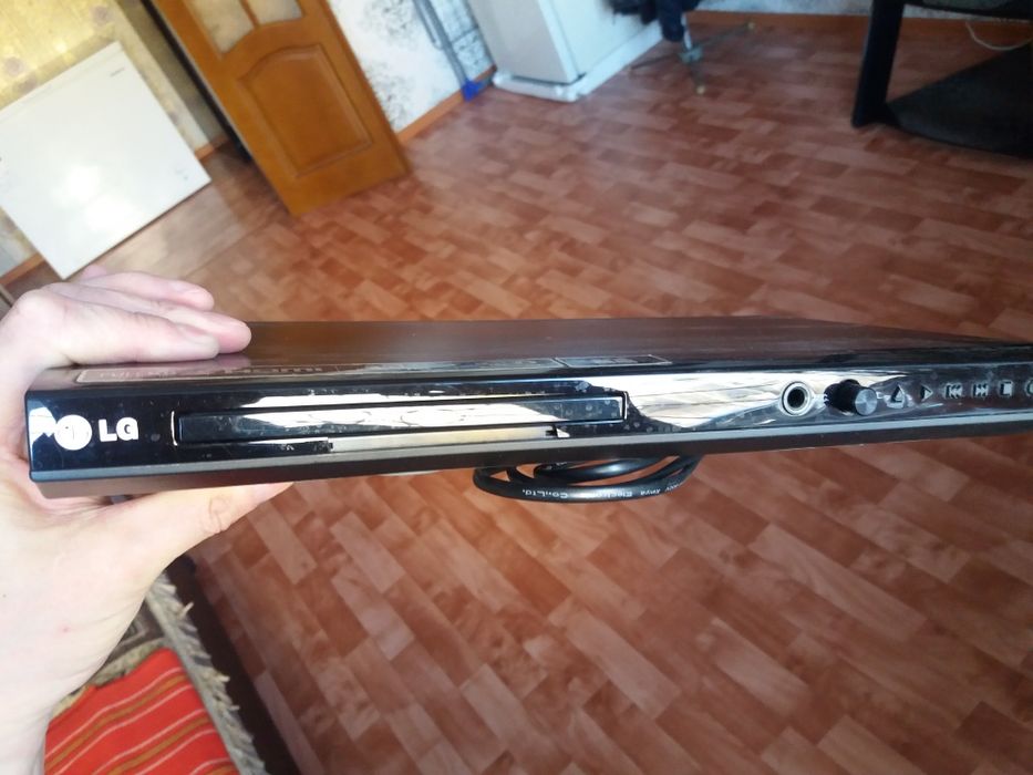 Продам  видеомагнитофоны и видео плееры