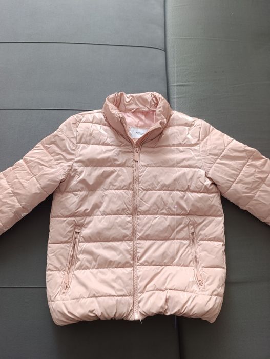 Продам куртки для девочки.