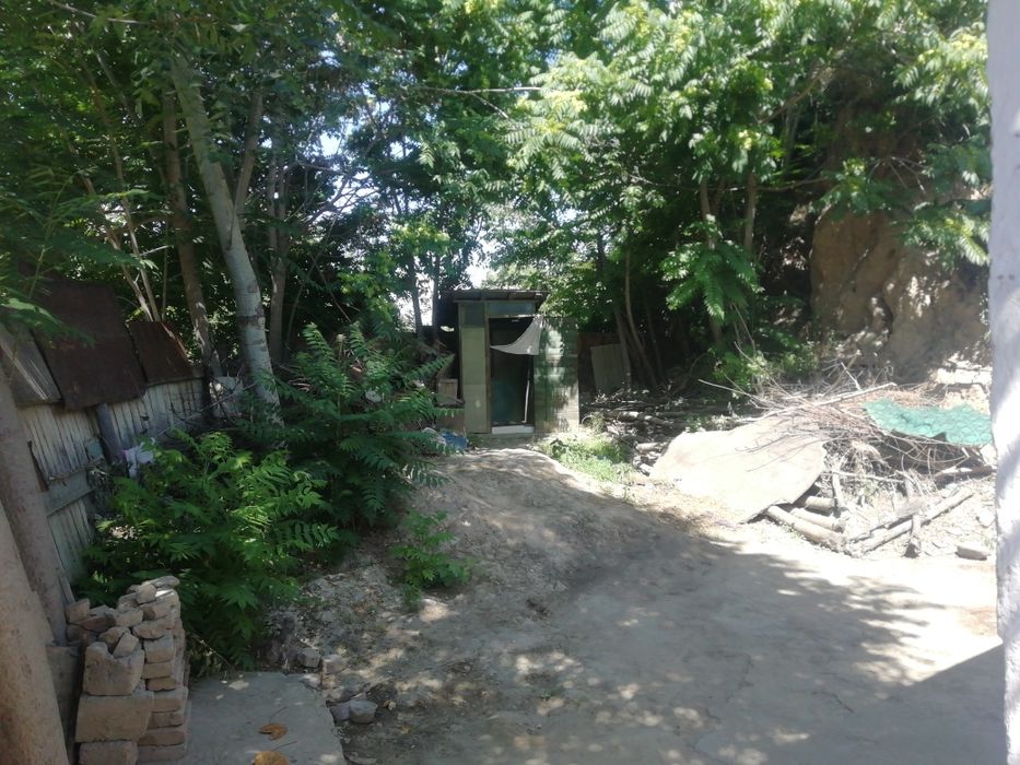 Салом алайкум юрдошлар уйимни орка тамонини сотаман 1,8 сутих