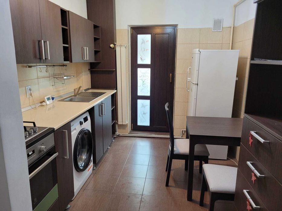 Persoana fizica, inchiriez apartament cu 2 camere decomandat Nicolina