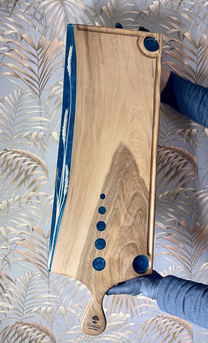 Platouri din lemn masiv & rășină – piese unicat, realizate manual