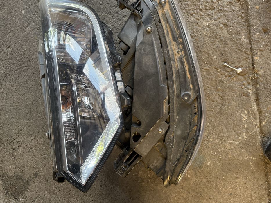 Far stanga vw passat b8