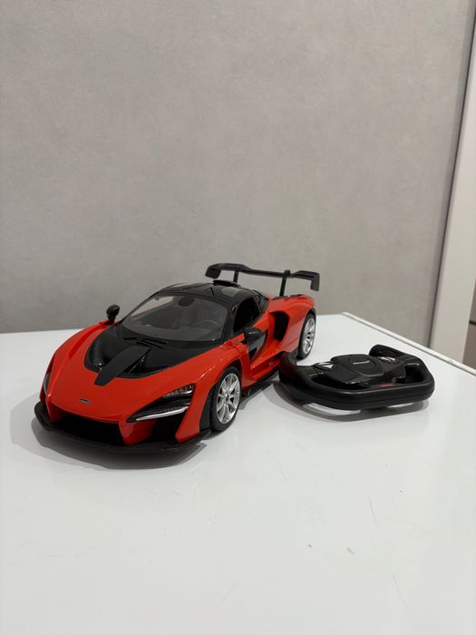 Машинка McLaren на пульте управления