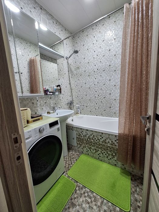 Продаю квартиру чиланзар 6квартал 2комнат 2этаж  Разделка 42квадрат