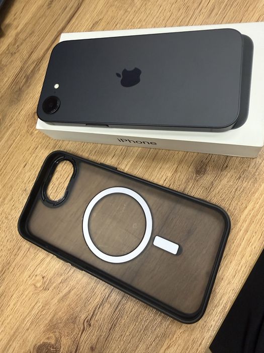 iPhone 16e, 128гб, черный