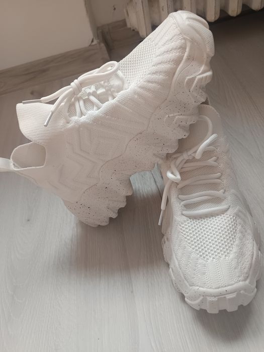 Adidași femei mărimea 39