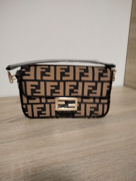 Genti diferite modele