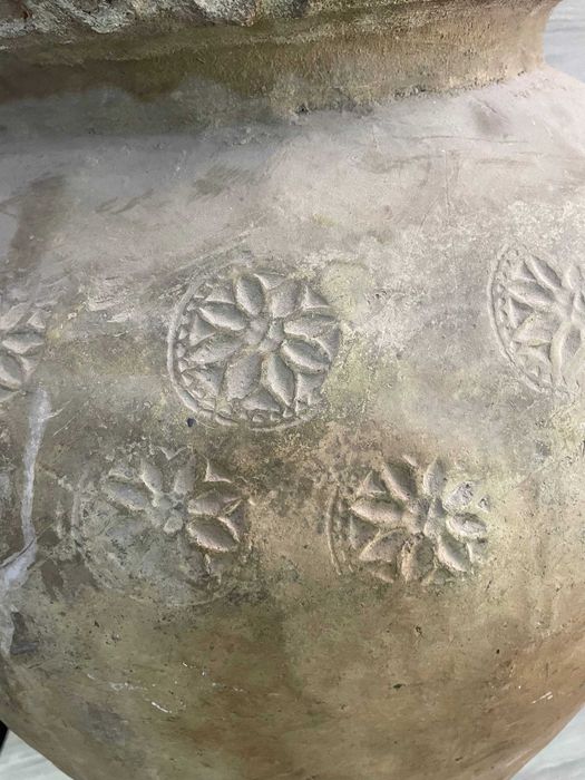 Qadimiy milliy sopol xum – qo‘lda yasalgan, antiqa buyum