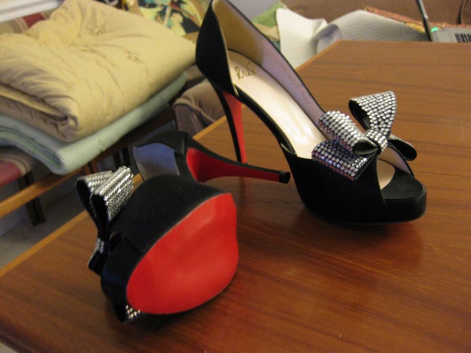 Брендовые туфли "Iris" Размер 37.5 Новые! Очень нарядные.