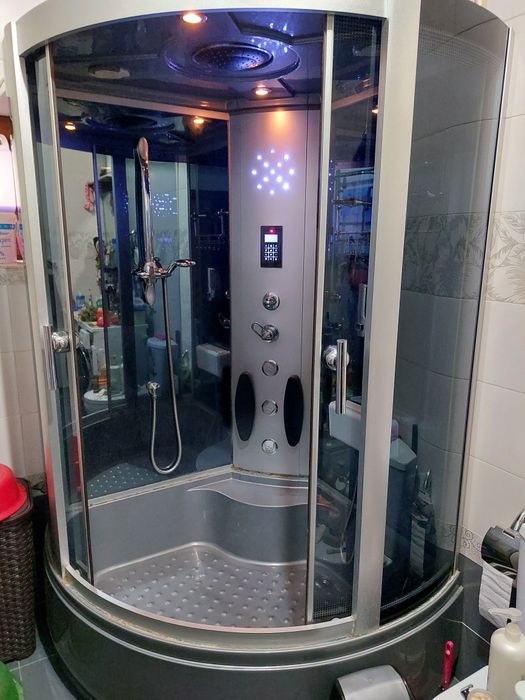 Душевая кабинка  полукруглая