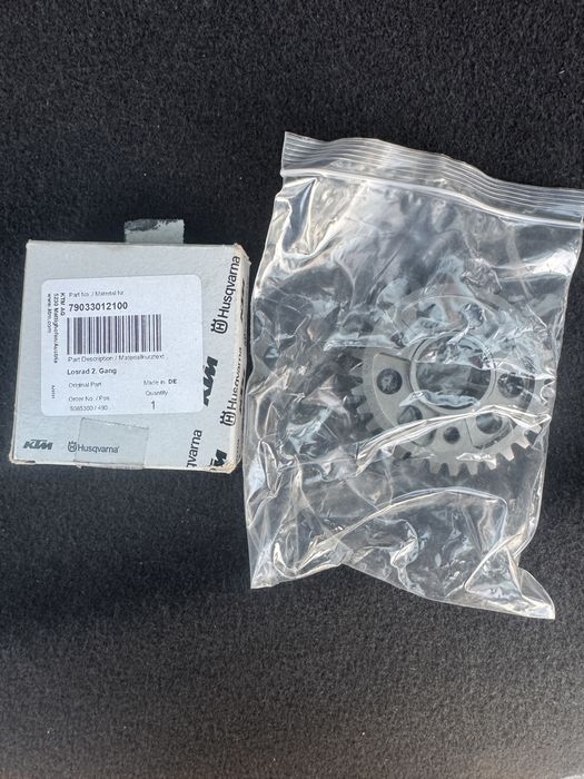 Ново оригинално зъбно колело за  KTM / Husqvarna – Part No: 79033012100