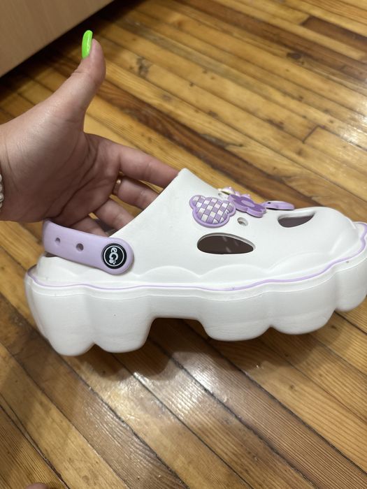 Продаются новые Crocs.